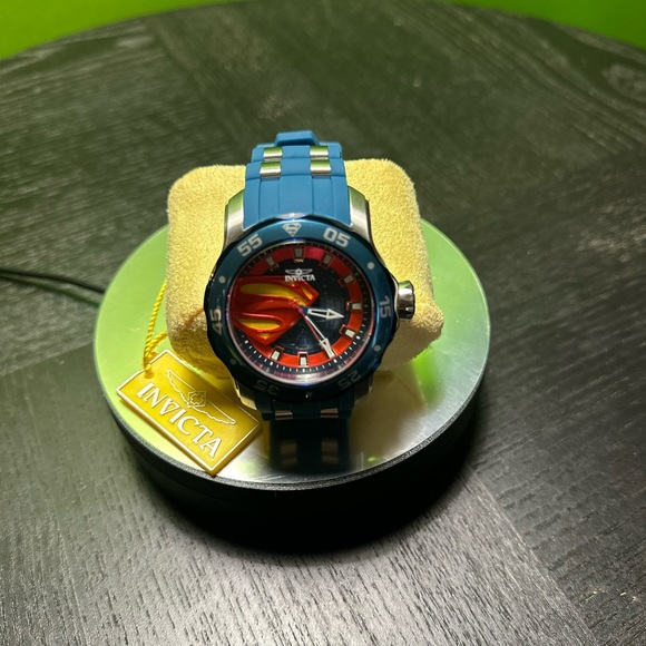 NWT Superman Invicta Watch with hard case and gift box - Picture 3 of 16